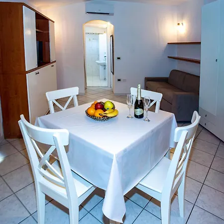 Ampio Attico Monolocale Con Terrazza * سانتا تيريزا غالّورا