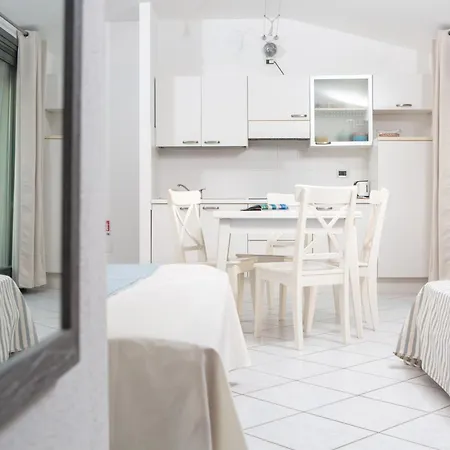 Ampio Attico Monolocale Con Terrazza Appartamento Santa Teresa di Gallura