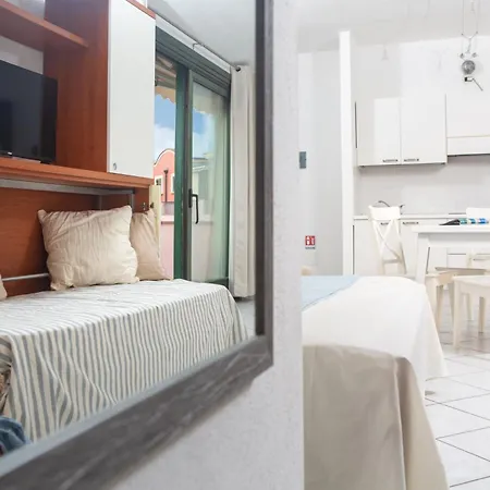 Ampio Attico Monolocale Con Terrazza