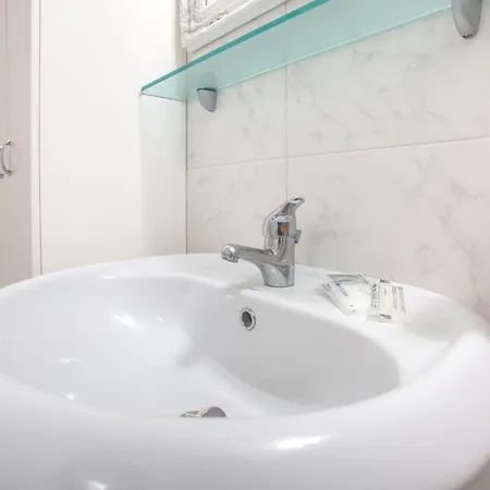Ampio Attico Monolocale Con Terrazza *