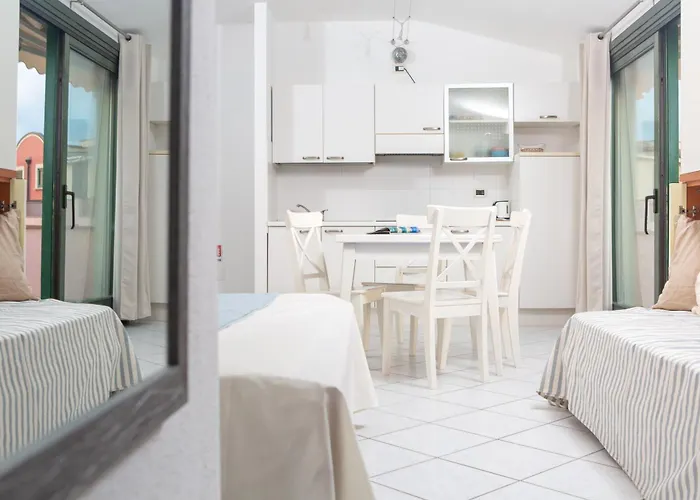 Ampio Attico Monolocale Con Terrazza アパート サンタ・テレーザ・ガッルーラ